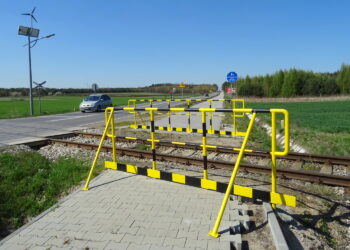 Niestrzeżony przejazd kolejowy przebiegający przez drogę wojewódzką 755 / Emilia Sitarska / Radio Kielce