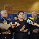 Rejestracja list kandydatów PiS do Parlamentu Europejskiego z okręgu małopolsko- świętokrzyskiego. Od lewej: Krzysztof Lipiec, wicepremier Beata Szydło / Michał Kita / Radio Kielce