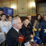 Rejestracja list kandydatów PiS do Parlamentu Europejskiego z okręgu małopolsko- świętokrzyskiego. Od lewej: Krzysztof Lipiec, wicepremier Beata Szydło / Michał Kita / Radio Kielce