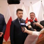 Konferencja na temat PPK. Na zdjęciu (od lewej): Robert Zapotoczny - prezes PRF Portal PPK, wicewojewoda Bartłomiej Dorywalski, Bartosz Marczuk - wiceprezes PFR i senator Krzysztof Słoń / Świętokrzyski Urząd Wojewódzki