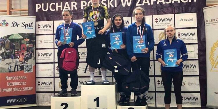 Weronika Kapinos zdobyła Puchar Polski kadetek w zapasach stylu wolnym / MKS Czarni Połaniec / Facebook