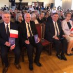 Spotkanie wicepremier Beaty Szydło z mieszkańcami na Zamku Królewskim. Od lewej: Andrzej Bętkowski -  marszałek województwa, Marek Jońca - członek Zarządu Województwa,Andrzej Kryj - poseł PiS i Maria Zuba - poseł PiS / Grażyna-Szlęzak-Wójcik / Radio Kielce