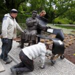 Ławeczka Andrzeja Koziei / Jarosław Kubalski / Radio Kielce