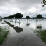Sandomierz. Zalany nadwiślański bulwar / Grażyna Szlęzak-Wójcik / Radio Kielce