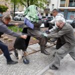 Ławeczka Andrzeja Koziei / Jarosław Kubalski / Radio Kielce