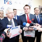 Konferencja Prawa i Sprawiedliwości. Od lewej na pierwszym planie: Krzysztof Lipiec - poseł PiS i Dominik Tarczyński - kandydat Zjednoczonej Prawicy do PE / Jarosław Kubalski / Radio Kielce