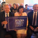 Spotkanie wicepremier Beaty Szydło z mieszkańcami na Zamku Królewskim. Od lewej: Krzysztof Szatan - radny miejski, Alicja Kwitek i Mirosław Kwapiński  / Grażyna-Szlęzak-Wójcik / Radio Kielce