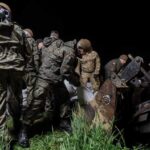 WOT uszczelnia i podnosi wały przeciwpowodziowe wzdłuż Wisły / 10. Świętokrzyska Brygada Obrony Terytorialnej