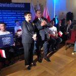 Spotkanie wicepremier Beaty Szydło z mieszkańcami na Zamku Królewskim. Na zdjęciu: Beata Szydło i poseł PiS Marek Kwitek / Grażyna-Szlęzak-Wójcik / Radio Kielce