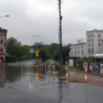 Kazimierza Wielka. Intensywne opady deszczu spowodowały, że zalana została ulica Głowackiego i główne rondo / Adam Bodzioch / Burmistrz Kazimierzy Wielkiej