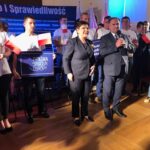 Spotkanie wicepremier Beaty Szydło z mieszkańcami na Zamku Królewskim. Na zdjęciu: Beata Szydło i poseł PiS Marek Kwitek / Grażyna-Szlęzak-Wójcik / Radio Kielce