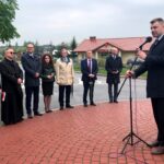 Sandomierz. Rondo imienia 100-lecia odzyskania niepodległości. Przemawia burmistrz Sandomierz Marcin Marzec / Grażyna Szlęzak - Wójcik / Radio Kielce