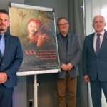 Konferencja dotycząca XXV Międzynarodowego Festiwalu Muzycznego imienia Krystyny Jamroz. Od lewej: Robert Dąbal - dyrektor Buskiego Samorządowego Centrum Kultury, Artur Jaroń – dyrektor artystyczny Festiwalu, Waldemar Sikora – burmistrz Buska-Zdroju / Dorota Klusek / Radio Kielce