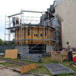 Busko-Zdrój. Budowa dzwonnicy przy kościele św. Brata Alberta / Marta Gajda / Radio Kielce