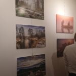 „To tu. Moje Świętokrzyskie”. Wystawa prac Tomasza Batora i Pawła Jagiełło w OMPiO / Dorota Klusek / Radio Kielce