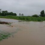 23.05.2019 Powiat pińczowski. Podtopienia po ulewach. Woda wdziera się na drogę Chroberz - Gacki / Marta Gajda / Radio Kielce