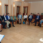 Kielce. Przedstawiciele władz miasta, spółdzielni mieszkaniowych i kieleccy radni dyskutowali o remontach sieci wodnych i kanalizacyjnych w Kielcach / Wiktor Dziarmaga / Radio Kielce