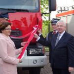 Mirzec, Gminne Święto Strażaka połączone z przekazaniem nowego wozu dla OSP. Na zdjęciu (od lewej): wojewoda Agata Wojtyszek, wójt Mirosław Seweryn, marszałek Andrzej Bętkowski i poseł Krzysztof Lipiec / Anna Głąb / Radio Kielce