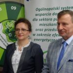 Starachowice. Podsumowanie projektu "Świętokrzyskie czeka na cienie". Na zdjęciu (od lewej): wojewoda Agata Wojtyszek, Ryszard Gliwiński - prezes WFOŚiGW / Anna Głąb / Radio Kielce