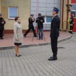 Uroczysta zmiana służby na placu przed jednostką ratowniczo-gaśniczą nr 3. Wojewoda świętokrzyski Agata Wojtyszek / Monika Miller / Radio Kielce