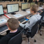 Otwarcie sali komputerowej w Szkole Podstawowej im. Jana Kochanowskiego w Piekoszowie / Mateusz Kaczmarczyk / Radio Kielce