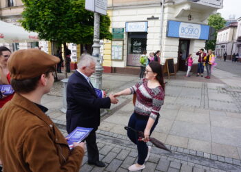 Poseł Krzysztof Lipiec, lider świętokrzyskiego Prawa i Sprawiedliwości zachęcał do udziału w wyborach do PE mieszkańców Kielc / Wiktor Dziarmaga / Radio Kielce