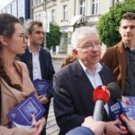 Poseł Krzysztof Lipiec, lider świętokrzyskiego Prawa i Sprawiedliwości zachęcał do udziału w wyborach do PE mieszkańców Kielc / Wiktor Dziarmaga / Radio Kielce