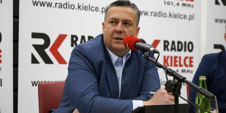 Studio Polityczne Radia Kielce. Na zdjęciu: Grzegorz Gałuszka, Polskie Stronnictwo Ludowe / Robert Felczak / Radio Kielce