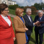 Podpisanie deklaracji świętokrzyskiej w sprawie ochrony wartości chrześcijańskich. Od lewej: Agata Wojtyszek - wojewoda świętokrzyski, Anna Krupka - wiceminister sportu i turystyki, Krzysztof Lipiec - poseł PiS, Andrzej Bętkowski - marszałek województwa / Wiktor Dziarmaga / Radio Kielce