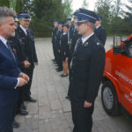 Mójcza. Przekazanie sprzętu Ochotniczej Straży Pożarnej. Na zdjęciu z lewej Krzysztof Słoń, senator PiS / Wiktor Dziarmaga / Radio Kielce