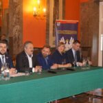 Kielce. Spotkanie członków Konfederacji KORWiN Braun Liroy Narodowcy z mieszkańcami. Na zdjęciu (od lewej): Kamil Kamiński, Ernest Michałowski, Marek Jakubiak, Piotr Liroy Marzec, Edyta Wojciechowska- Marszałek, Dawid Lewicki / Michał Kita / Radio Kielce