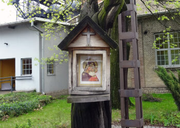 Starachowice. Kapliczka na terenie Muzeum Przyrody i Techniki / Anna Głąb / Radio Kielce