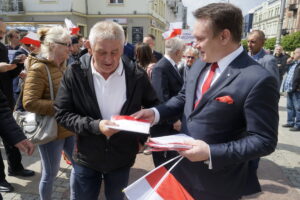 Na zdjęciu: Dominik Tarczyński - kandydat PiS do Parlamentu Europejskiego / Piotr Kwaśniewski / Radio Kielce