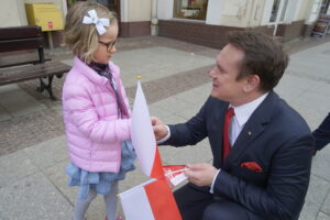 Na zdjęciu: Dominik Tarczyński - kandydat PiS do Parlamentu Europejskiego / Piotr Kwaśniewski / Radio Kielce