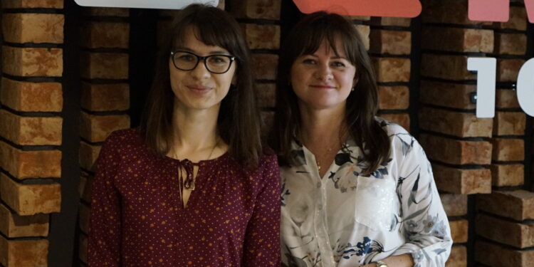 Na zdjęciu: Anna Pawłowska i Magdalena Gogół-Chmiel z zespołu ds. rozwoju zawodowego MUP Kielce / Aneta Cielibała-Gil / Radio Kielce