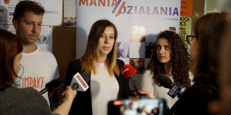 Konferencja prasowa o programie grantowym dla młodzieży "Mania Działania" / Piotr Kwaśniewski / Radio Kielce