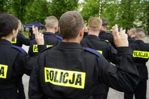 Ślubowanie nowo przyjętych policjantów / Piotr Kwaśniewski / Radio Kielce