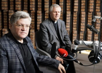 Na zdjęciu: ojciec Marian Puchała i prof. Krzysztof Bracha / Aneta Cielibała-Gil / Radio Kielce
