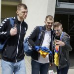 PGE Vive wyjeżdża na Final4 do Kolonii. Od lewej: Uladzislau Kulesz i Arsiom Karaliok / Piotr Kwaśniewski / Radio Kielce