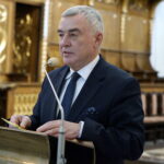 Sympozjum poświęcone dwustuleciu kasaty klasztoru na Świętym Krzyżu. Andrzej Bętkowski - marszałek województwa świętokrzyskiego / Piotr Kwaśniewski / Radio Kielce