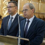 Sympozjum poświęcone dwustuleciu kasaty klasztoru na Świętym Krzyżu. Od lewej: Sławomir Kopacz - wójt Bielin i Andrzej Gąsior - burmistrz Nowej Słupi / Piotr Kwaśniewski / Radio Kielce