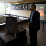 Muzeum Starożytnego Hutnictwa Świętokrzyskiego im. Mieczysława Radwana w Nowej Słupi. Wójt Nowej Słupi Andrzej Gąsior / Mateusz Kaczmarczyk / Radio Kielce