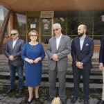 Od lewej: Krzysztof Szlęzak, radny Suchedniowa; Piotr Kasperek, syndyk masy upadłościowej ZWK Marywil w Suchedniowie; Maria Zuba, parlamentarzystka Prawa i Sprawiedliwości, Mirosław Odziemczyk, pełnomocnik zarządu Polskiej Agencji Inwestycji i Handlu, Jan Kamoji-Czapiński, kierownik sekcji produkcyjnej w Polskiej Agencji Inwestycji i Handlu; Marcin Perz, prezes SSE Starachowice / Michał Kita / Radio Kielce