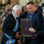 Prof. Wincenty Kućma odbiera Order Orła Białego z rąk prezydenta RP Andrzeja Dudy / Grzegorz Jakubowski / KPRP