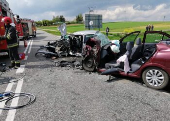 Wypadek samochodowy w miejscowości Szwarszowice / Komenda Powiatowa Policji w Ostrowcu Świętokrzyskim