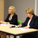 Na zdjęciu (od lewej): Renata Janik - wicemarszałek województwa świętokrzyskiego i Anna Sokołowska-Smołkowska - dyrektor Świętokrzyskiego Ośrodka Adopcyjnego w Kielcach / Izabela Mortas / Radio Kielce