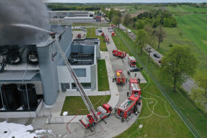 Pożar w zakładach „Termetal” w Dębskiej Woli koło Morawicy / Jarosław Kubalski / Radio Kielce