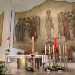 Buskie Dni Otwarte dla Turystyki 2019. Zwiedzanie kościoła świętego Brata Alberta w Busku-Zdroju oraz dzielenie się podpłomykami / Marta Gajda / Radio Kielce