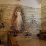 Buskie Dni Otwarte dla Turystyki 2019. Zwiedzanie kościoła świętego Brata Alberta w Busku-Zdroju oraz dzielenie się podpłomykami / Marta Gajda / Radio Kielce