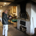 Buskie Dni Otwarte dla Turystyki 2019. Zwiedzanie kościoła świętego Brata Alberta w Busku-Zdroju oraz dzielenie się podpłomykami / Marta Gajda / Radio Kielce